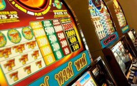 Antarmuka permainan Dream Catcher di pekanslot menampilkan roda putar dan segmen pembayaran